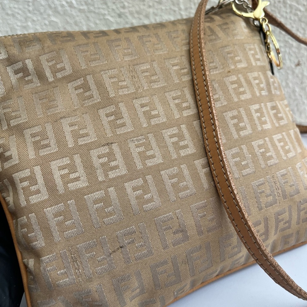 Fendi Beige Crossbody Bag with Charm - Picture 2 of 10